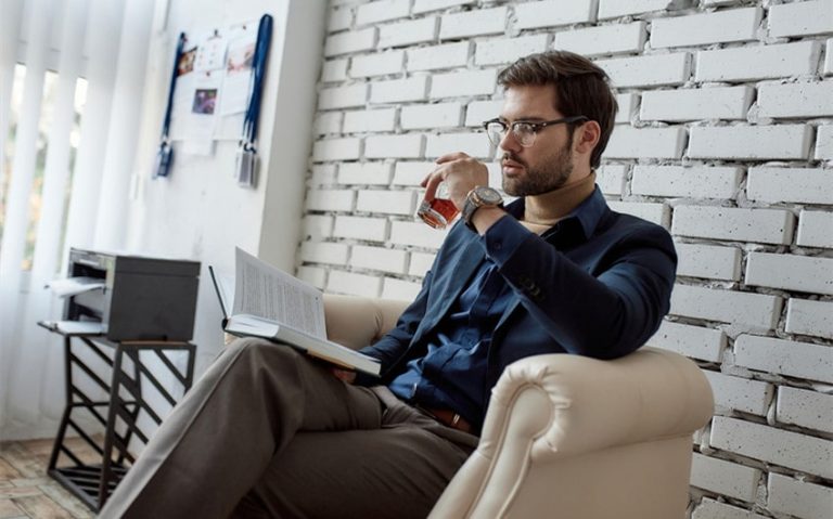 7 Business Benefits of Reading: Why Entrepreneurs Should Read Daily