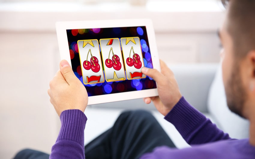 Try Your Luck on Online Fruit Machines