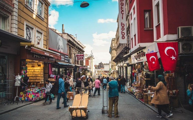 Exploring the Contrasts of Türkiye From Bazaar to Beach