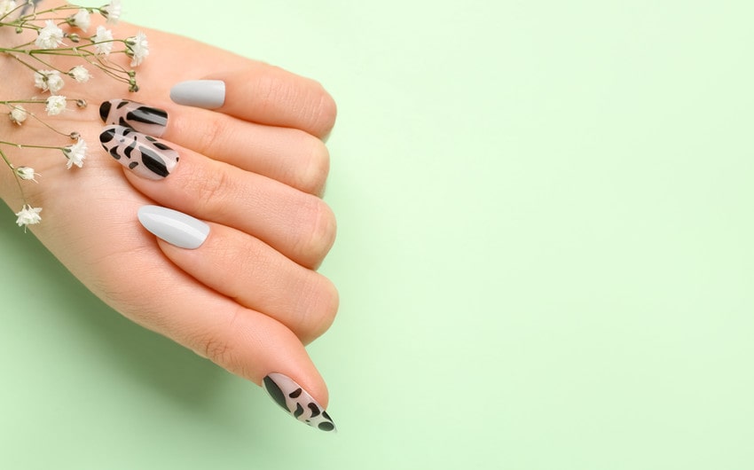 Apply Press On Nails