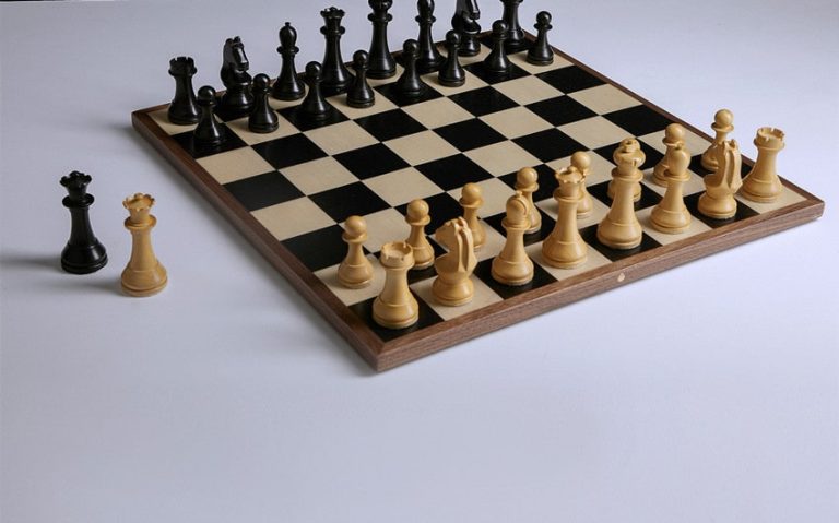 How to Choose a Chess Set: From Amateur Play to Professional Tournaments