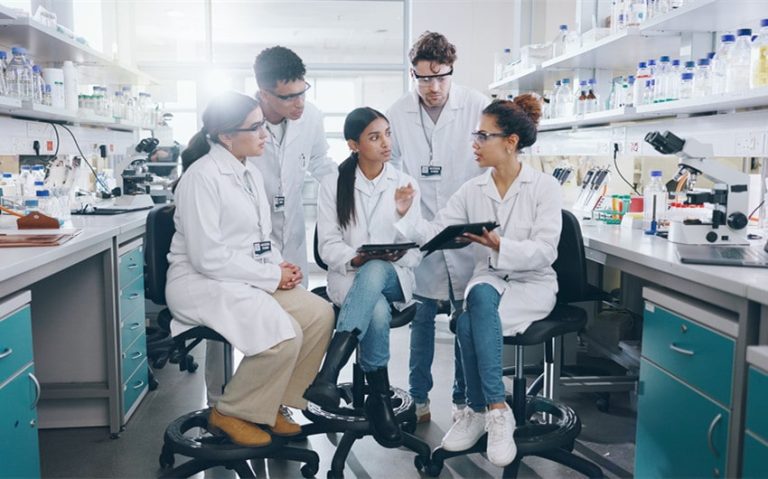 How Online Learning Is Transforming Medical Lab Careers