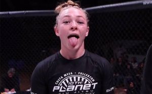 Jules Ari’s OnlyFans and Career: Podcasting, Influence, and Fan Connection