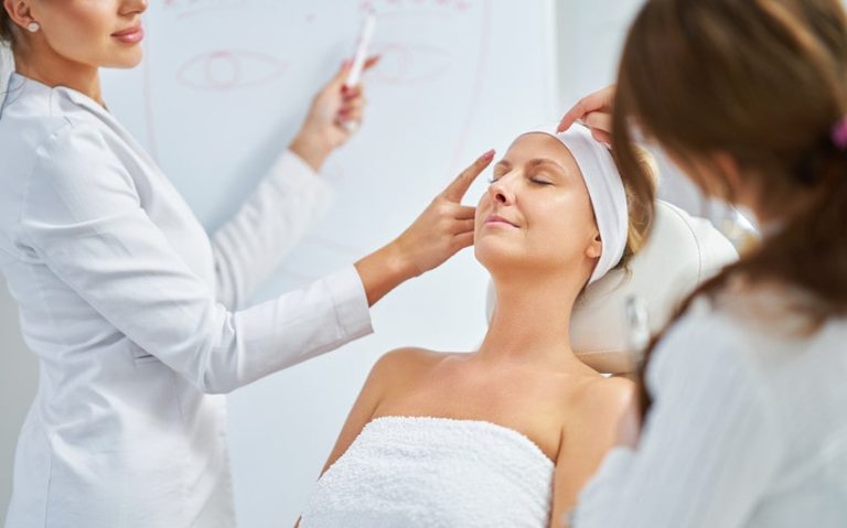 Why Starting with Introductory Aesthetic Courses Is Crucial for a Successful Career