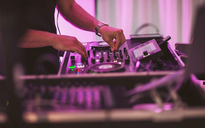 Every Corporate Event Needs a Skilled DJ
