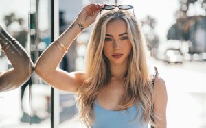 Jules Ari’s OnlyFans and Career: Podcasting, Influence, and Fan Connection