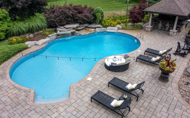 Curved Freeform Pools Inspired by Nature