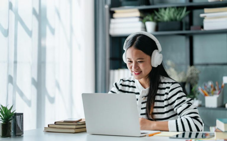 Best Online Schools in Florida: Top Accredited Programs for K-12 Students