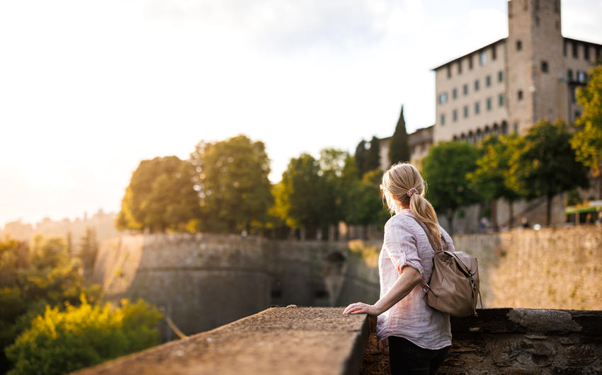 solo travelers to stay safe